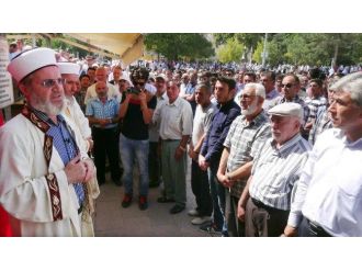 Şehit Askerler Ve Polisler İçin Gıyabi Cenaze Namazı Kılındı