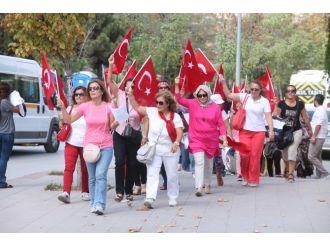 Kadınlar Askerliğe Başvurdu