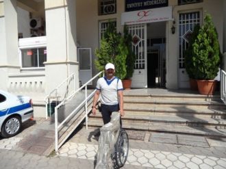 Polislerden Engelli Vatandaşlara Yardım Eli