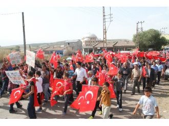 Hanak’ta Teröre Tepki Yürüyüşü