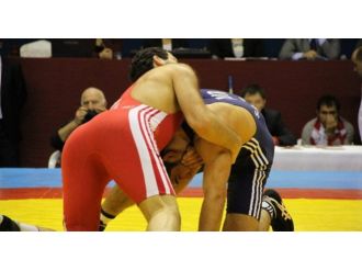 Milli Güreşçi Selim Yaşar Yarı Finalde
