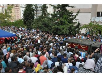 Şehit Astsubay Son Yolculuğuna Uğurlanıyor
