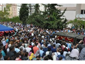 Şehit Astsubay Son Yolculuğuna Uğurlanıyor