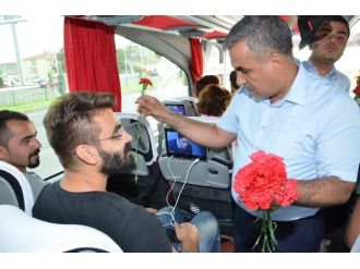 Malatya’da Doğu Firmaları Yolcularına Karanfil Verildi