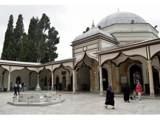 (Özel Haber) Kündekari Ustaları Emir Sultan Türbesi’ne Yeniden Hayat Verdi