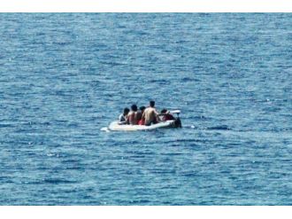 Tatilcilerin Arasından Güpegündüz Kaçtılar