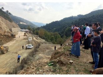 Dağ Yolunda Heyelanla Baş Edilemeyince Tünel Yapılacak