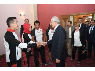 Kılıçdaroğlu, Türkiye’de Seçmen Hareketliliği Ve Partilerin Oy Esnekliği Toplantısına Katıldı