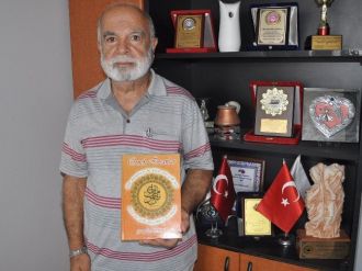 73 Yaşındaki Emekli Tornacı 4 Dilde Kitap Çıkardı