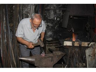 Asırlık Demirci Zamana Meydan Okuyor