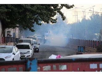 Yol Kapatan Gruba Polis Müdahale Etti