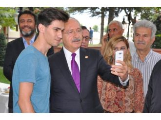 Gencin Elleri Titreyince Selfieyi Kılıçdaroğlu Çekti