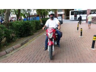 Sokak Hayvanları İçin Motosikletiyle 10 Bin Kilometre Yol Kat Etti
