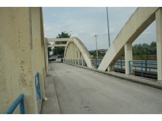 Eski Sakarya Köprüsü Kaderine Terk Edildi