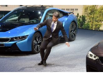 Bmw Ceo’su Bir Anda Kendini Yerde Buldu