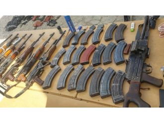 Teröristlerin Aracından Cephanelik Çıktı