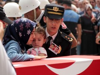 Şehit Ailelerine Acı Haberi Şehit Kızı Veriyor