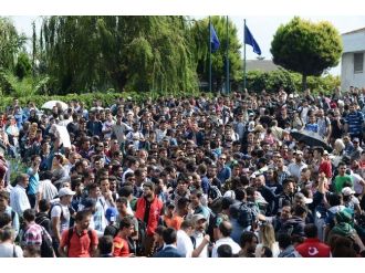 Otogarda Sığınmacı İzdihamı