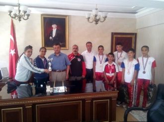 Ada, Kickbokscuların Başarısını Ödüllendirdi