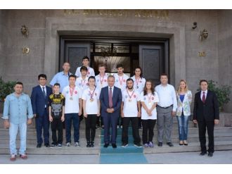 Bonzaiden İlaçsız Kurtulup Şampiyon Oldular