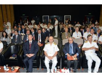 Ertuğrul Fırkateyni Şehitleri İçin İstanbul Boğazına Çelenk Bırakıldı