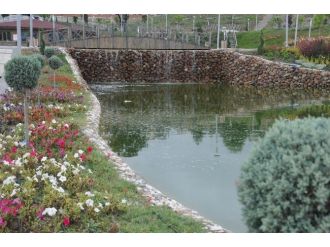 Bozüyük’te Yeşil Alanlardaki Bakım Çalışmaları Sürüyor