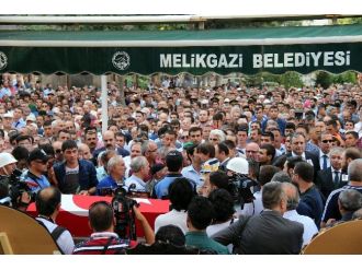 Küçük Eymen Şehit Babasına Son Kez El Salladı