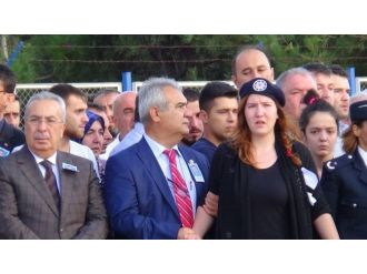 Şehidi Kardeşi Polis Şapkasıyla Karşıladı