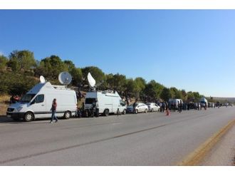 Suriyeli Sığınmacıların Edirne Otobanında Bekleyişleri Sürüyor