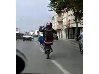 Sakarya’da Motosiklet Sürücüsü Trafiği Tehlikeye Attı