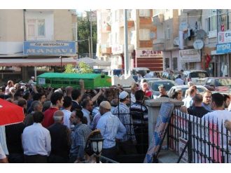 Define Ararken Metan Gazından Zehirlenerek Ölenlerden Biri Toprağa Verildi