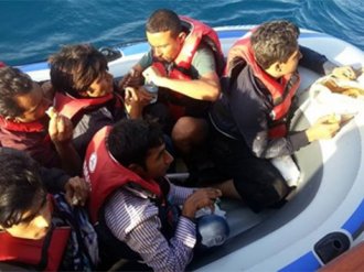 Kahraman kaptan 6 mülteciyi son anda kurtardı!