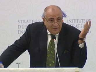 Tuğrul Türkeş MHP’den istifa etti