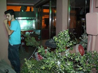 Baz istasyonu tepkisi lokanta dağıttırdı