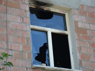 Kavganın ardından evi uzun namlulu silahla tarandı