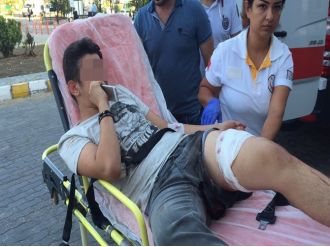 Gitarını vermek istemeyen çocuğu bıçakladılar