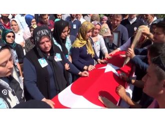 Şehidin annesi ağlamaya izin vermedi