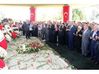 Menderes ve arkadaşları dualarla anıldı