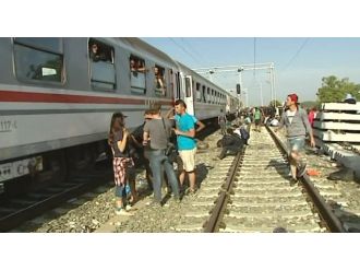 Sınırdaki sığınmacılar Zagreb’e gönderiliyor