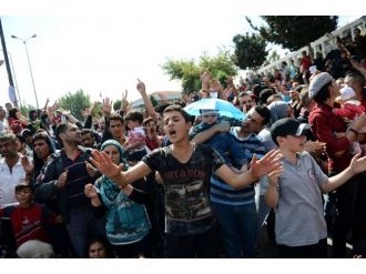 Suriyeli mültecilerin bekleyişi sürüyor