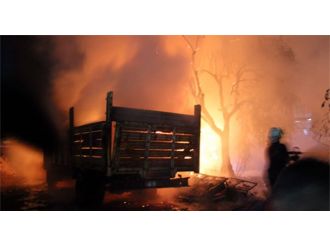 Depoda çıkan yangında araçlar alev alev yandı!