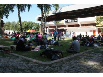 Er Meydanı’ndaki bekleyişleri sürüyor