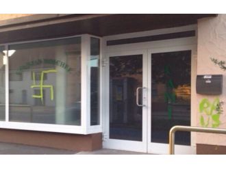 Almanya’da camiye çirkin saldırı