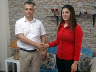 İki kardeş farklı partilerden aday