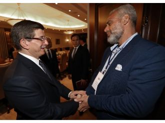 Davutoğlu, Suriyeli mültecilerin temsilcilerini kabul etti