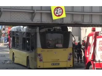 Polisleri taşıyan otobüs kaza yaptı: 8 yaralı