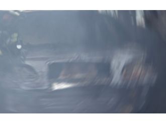 Erzak taşıyan minibüsün geçişi sırasında patlama