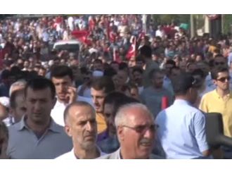 Akın akın gelmeye devam ediyorlar