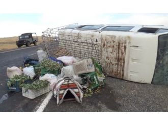 Minibüs devrildi: 21 yaralı