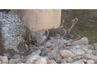 Teröristler köprüyü bombaladı